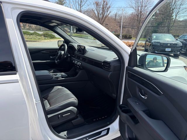 used 2025 Honda Pilot car, priced at $48,225