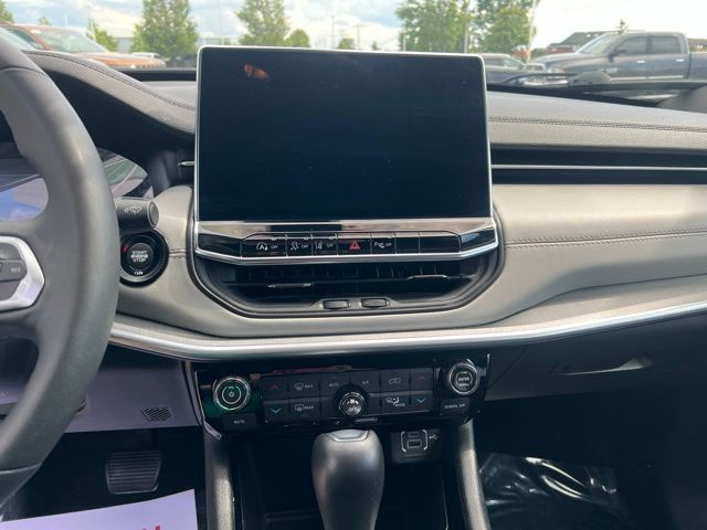 2025 Jeep Compass Limited - Bright White Clearcoat exterior view 14
