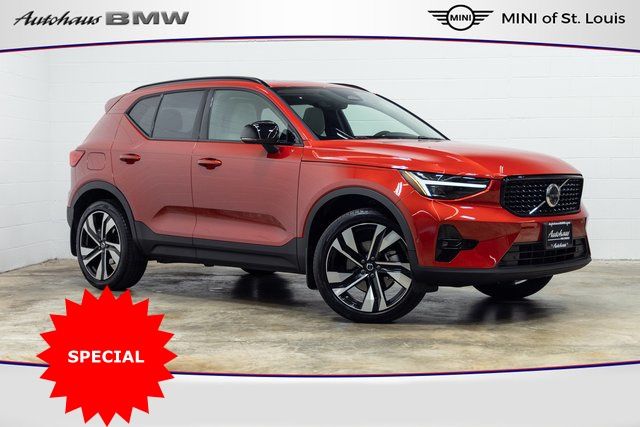 2024 Volvo XC40 B5 Ultimate Dark Theme AWD