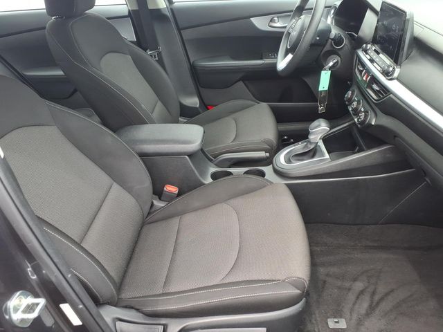 2023 Kia Forte - Image 16