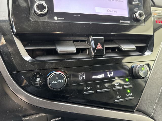 2021 Toyota Camry Hybrid SE photo