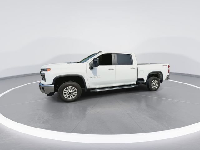 Used 2025 White Chevrolet LT image 5