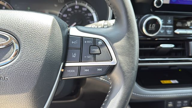 Used 2024 Toyota Highlander SUV
