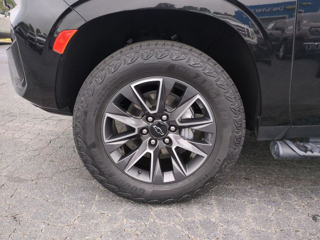 Used 2023 Black Chevrolet Z71 image 10