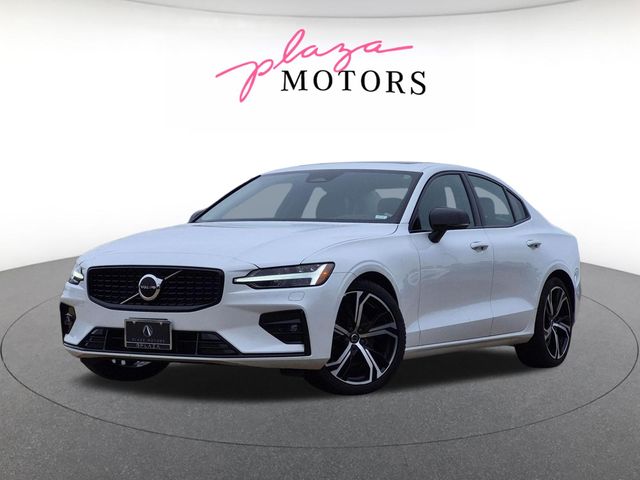 2023 Volvo S60 B5 Core Dark Theme