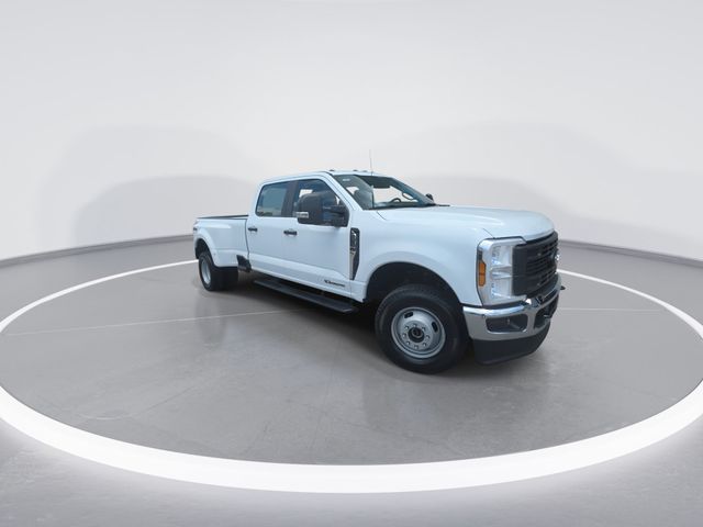 New 2026 Oxford White Ford F-350® XL image 2