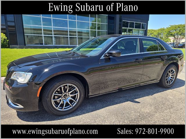 Gloss Black 2018 Chrysler 300 Touring RWD Sedan Rear-Wheel Drive 8-Speed Automatic