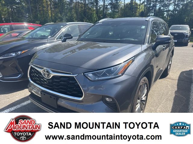 Magnetic Gray Metallic 2022 Toyota Highlander Platinum FWD SUV / Crossover Front-Wheel Drive 8-Speed Automatic