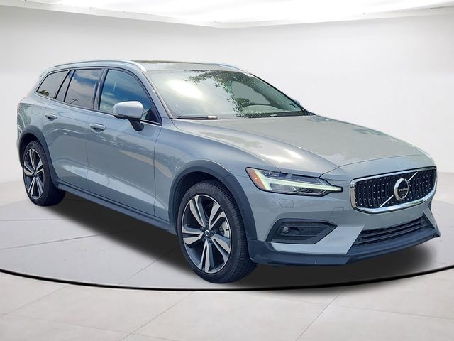 Vapour Gray Metallic 2025 Volvo V60 Cross Country B5 Plus AWD Wagon All-Wheel Drive Automatic