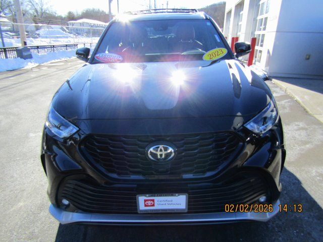 used 2023 Toyota Highlander car, priced at $36,999