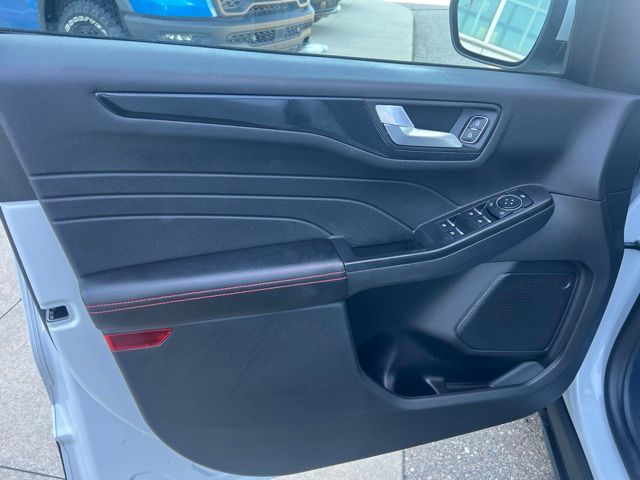 2025 Ford Escape Hybrid ST-Line Select - Silver Metallic exterior view 12