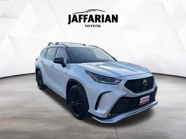 2023 Toyota Highlander XSE's photo