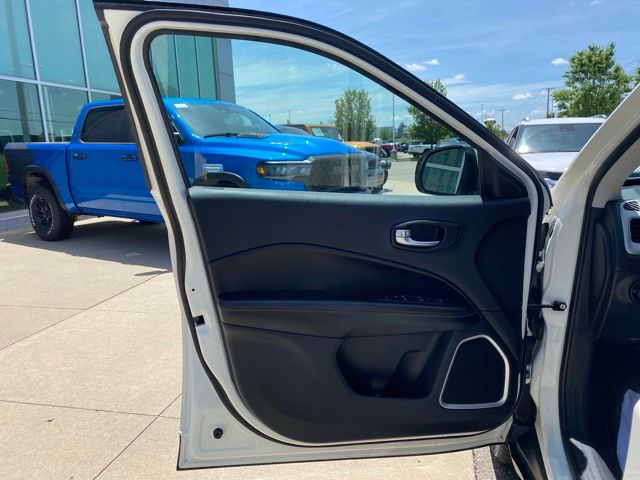 2020 Jeep Compass Latitude - White Clearcoat exterior view 10
