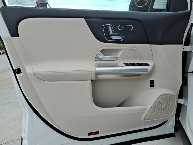 New 2026 White Mercedes-Benz GLA 250 image 12
