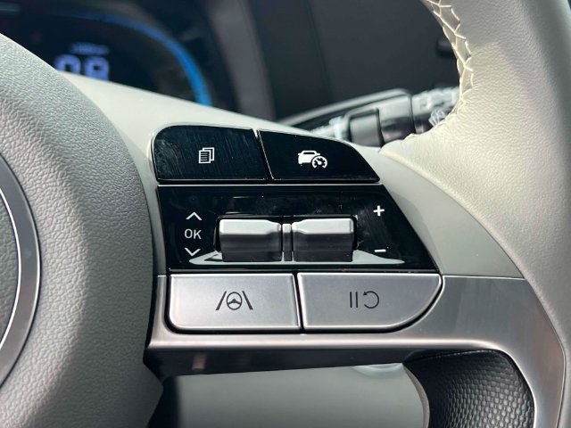 Used 2025 Hyundai Elantra Sedan