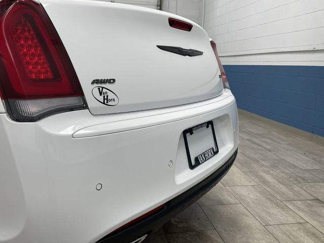 2023 Chrysler 300 Touring photo