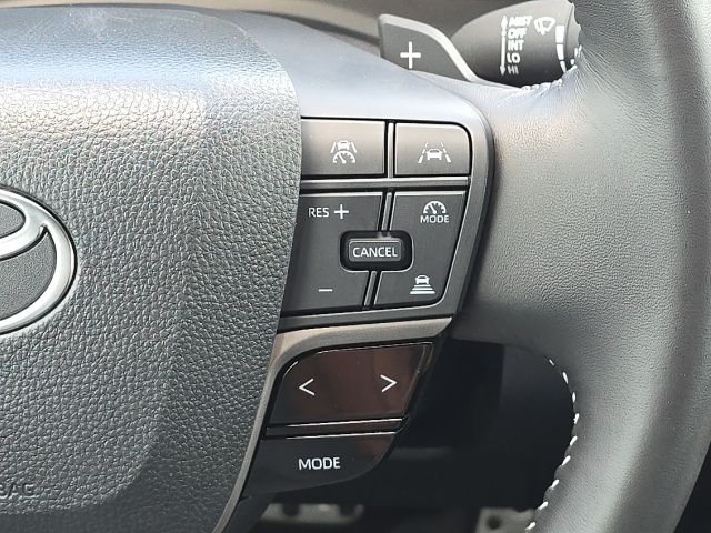 2025 Toyota Camry SE:B02318