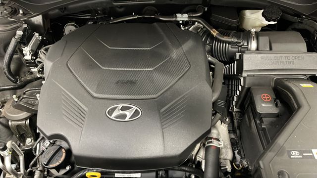 Used 2025 Abyss Black Pearl Hyundai Limited image 29