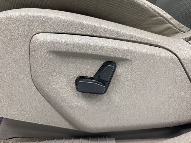 used 2009 Jeep Commander car, priced at $6,995