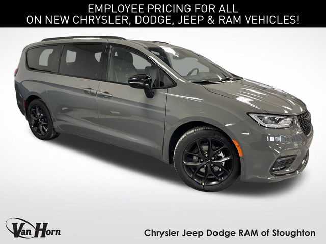 2025 Chrysler Pacifica Limited photo