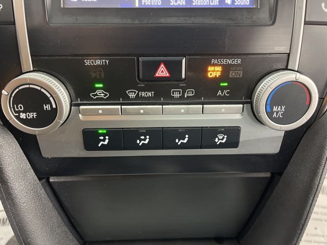 2014 Toyota Camry SE 28