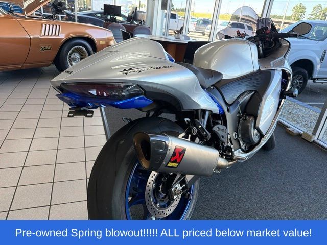 Used 2025 Silver Suzuki R image 8