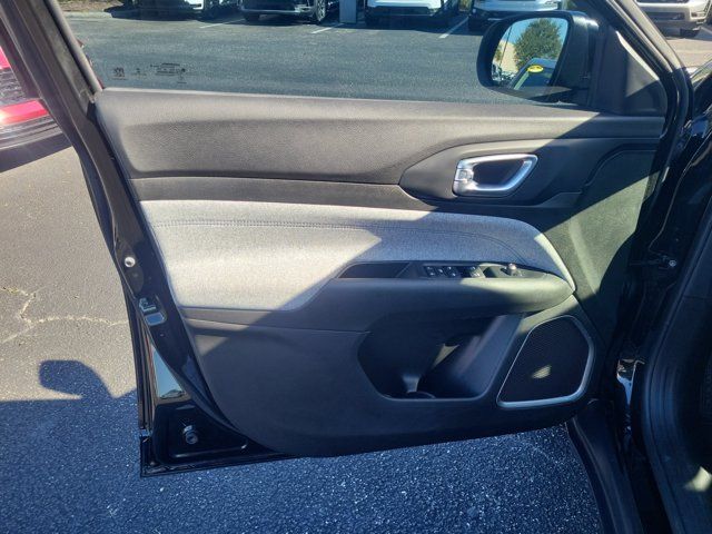 Used 2022 Black Jeep Latitude image 15