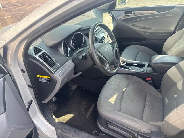 Used 2015 Starlight Silver Hyundai Base image 10