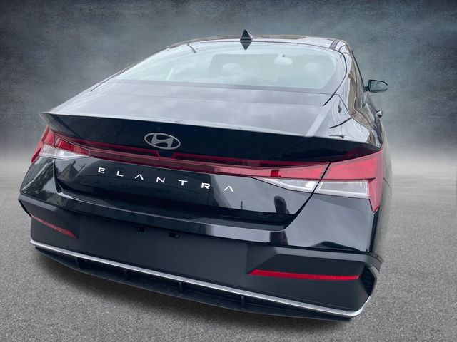 2025 Hyundai Elantra SE 3