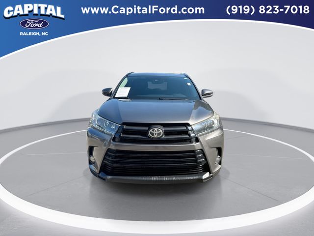 Used 2017 Gray Toyota SE image 3