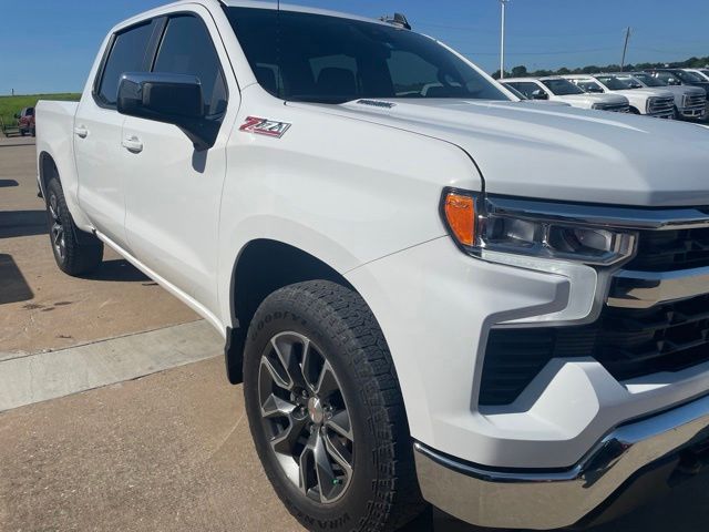 Summit White 2025 Chevrolet Silverado 1500 Pickup Truck Four-Wheel Drive Automatic
