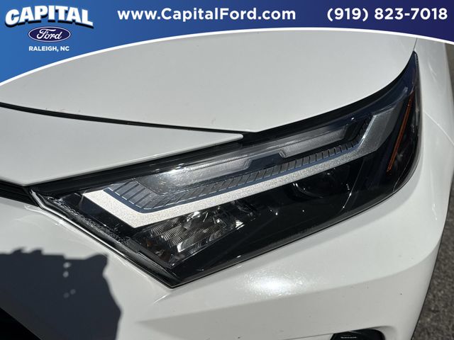 Used 2025 White Toyota LE image 11