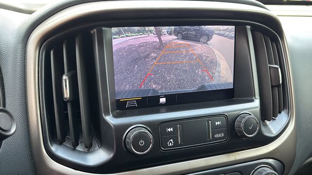 Used 2022 Gray Chevrolet Z71 image 26