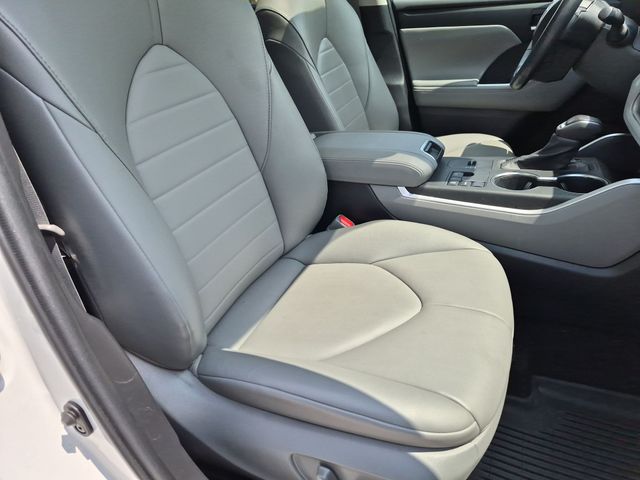2023 Toyota Highlander - Image 31