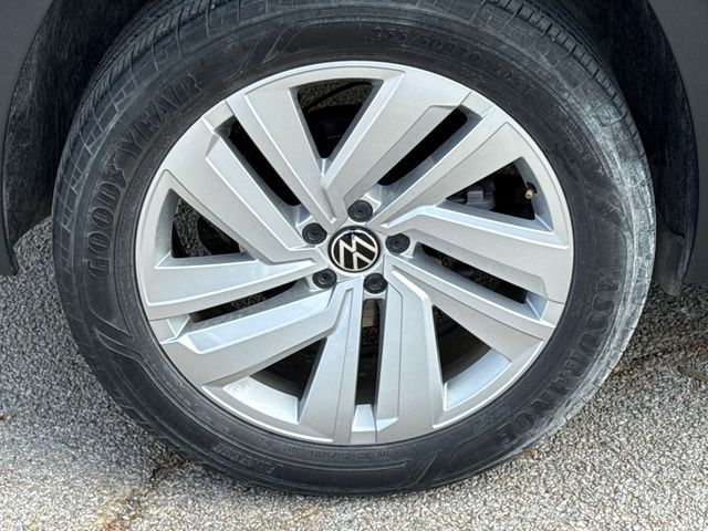 Used 2023 Silver Volkswagen 2.0T SE w/Technology image 9