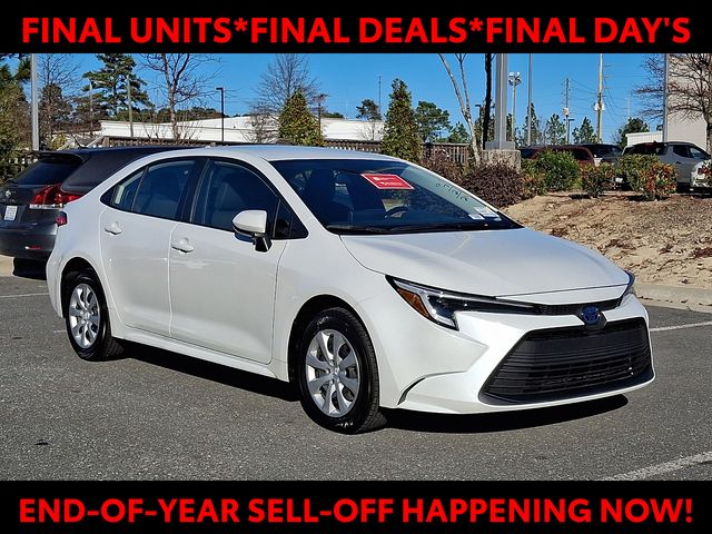 2024 Toyota Corolla LE's photo