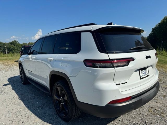 Used 2022 White Jeep Altitude image 4