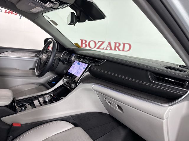 2022 Silver Zynith Jeep Grand Cherokee L Overland RWD SUV