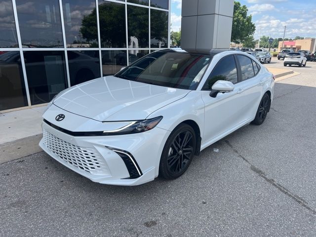 2025 Toyota Camry XSE Hybrid's photo