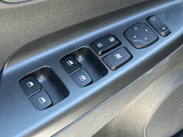 Used 2023 White Hyundai SEL image 19