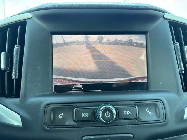Used 2023 White GMC SLE image 13