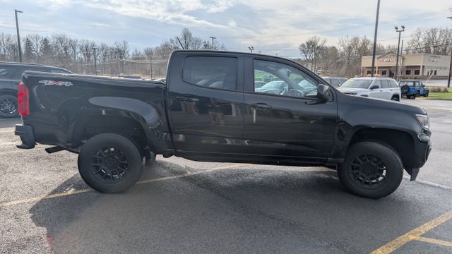 View vehicle photo 4