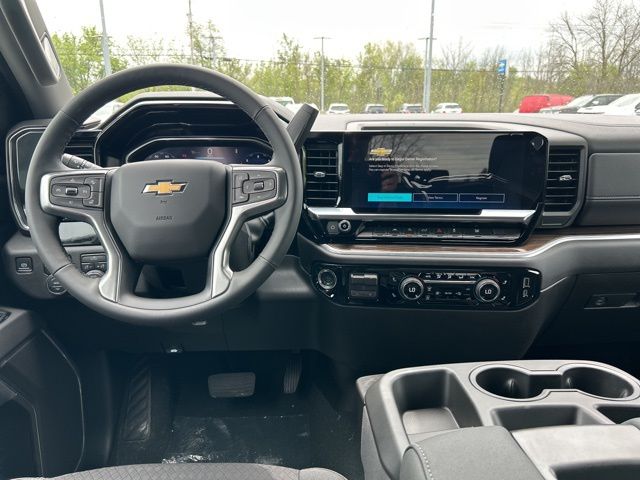 2025 Chevrolet Silverado 1500 LT photo