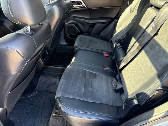 Used 2024 Silver Mitsubishi SE Black Edition w/Pano Roof image 18