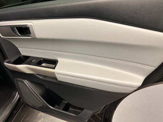 2022 Black Ford Explorer XLT RWD SUV