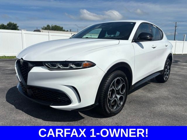Milano White 2025 Alfa Romeo Tonale SUV / Crossover All-Wheel Drive 9-Speed Automatic