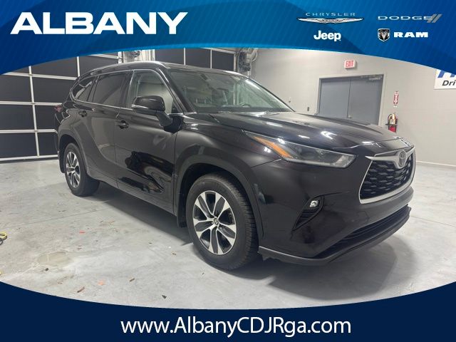 2021 Toyota Highlander XLE 4x4 V6's photo