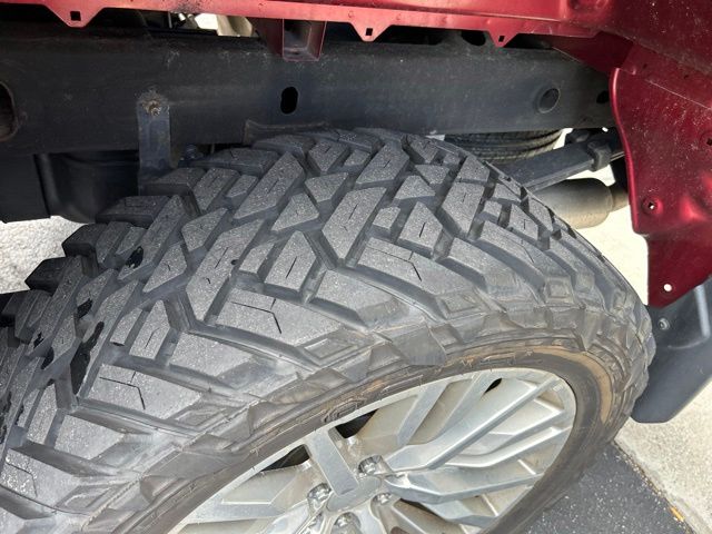Used 2022  Chevrolet High Country image 4