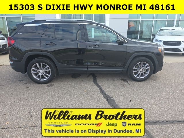 2024 GMC Terrain SLT - Ebony Twilight Metallic exterior view 4