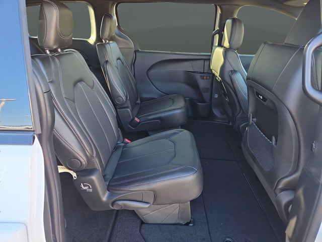 New 2026 Bright White Clearcoat Chrysler Select image 31